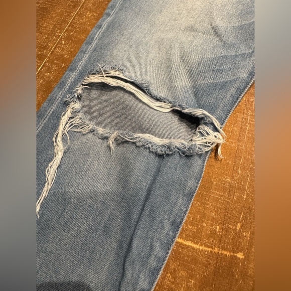 American Eagle Distressed Button Fly Hi-Rise Girlfriend Jeans - Picture 11 of 16